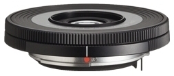 <b>DA 40mm F2.8 XS。全長9.2mmで、交換レンズでは世界最薄だという。米国での価格は249.95ドル。</b>