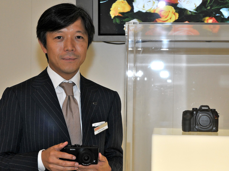 <b>山木和人氏。フォトキナ2008年のシグマブースにて</b>