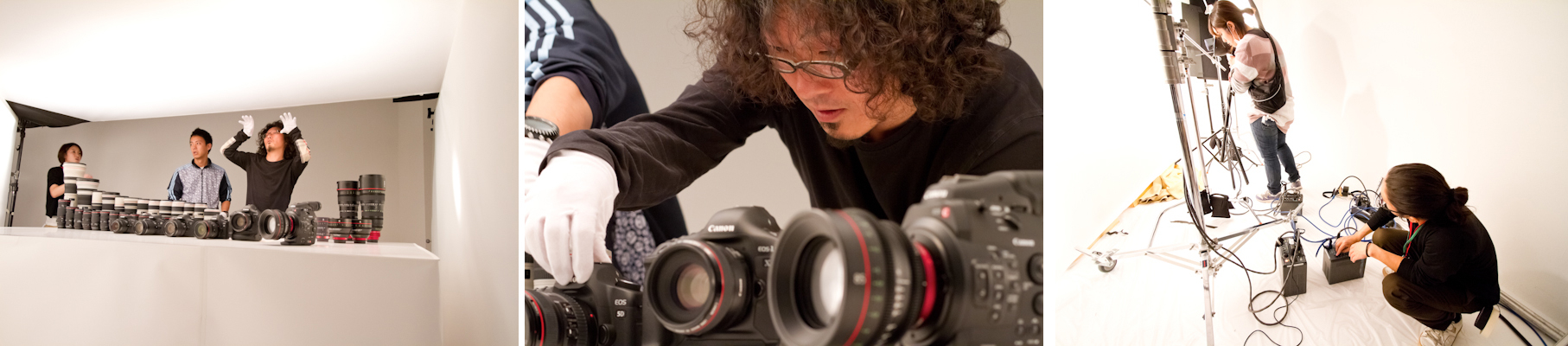 <b>テーブル上の商品のほこりを取り除きながら、ほんのわずかな傾きなどをグルーガンなどでジャストの位置に修正固定していく。同時に別のスタジオスタッフはライティングに手を加えて、商品がもっとも美しくかつ、見る人に伝わりやすいように調整していく。そのどの作業にも望月氏の的確な指示が入る。</b>