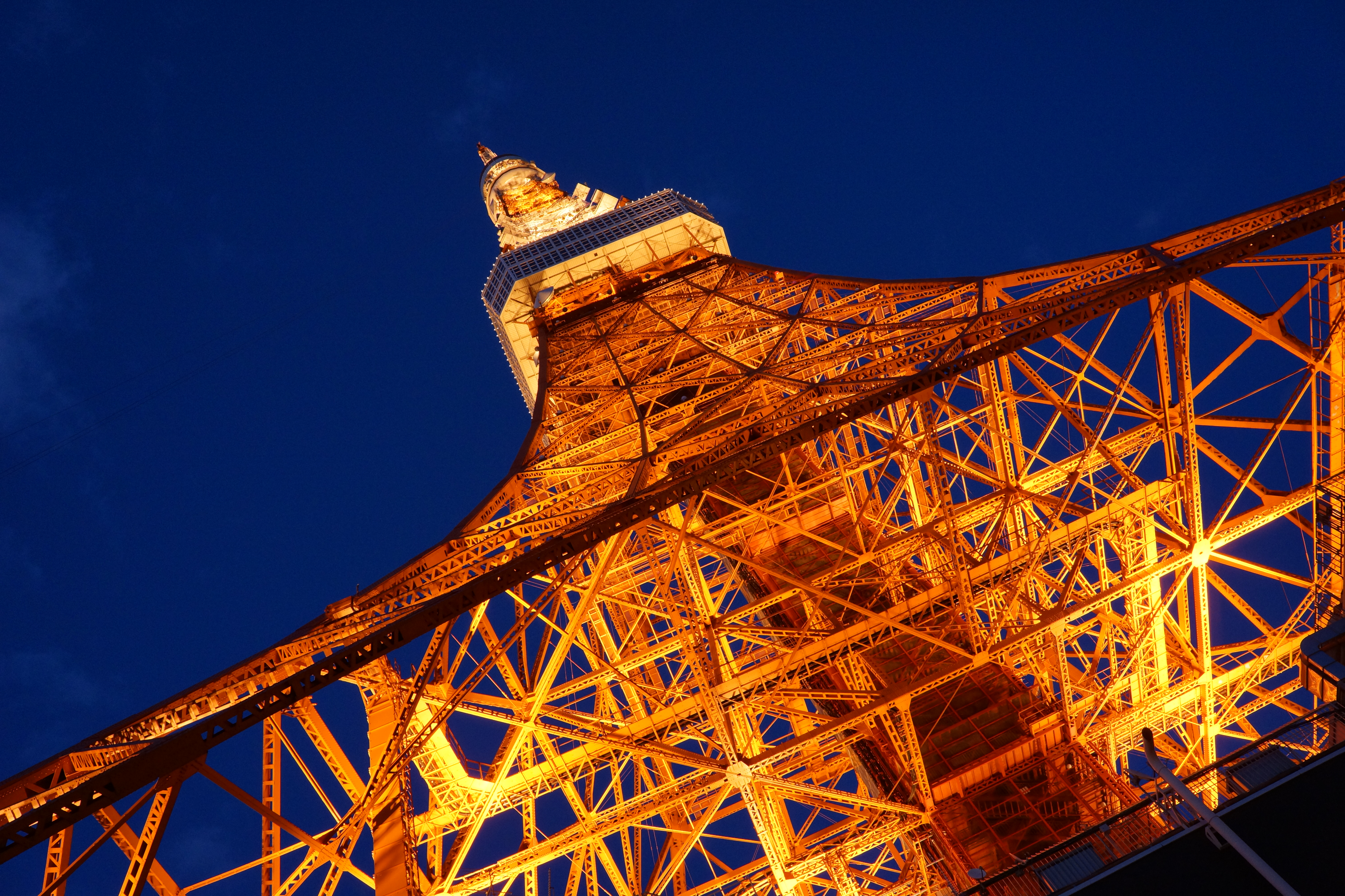 <b>NR:弱 / ISO800 / NEX-7 / E 18-55mm F3.5-5.6 OSS / 9.2MB / 6,000×4,000 / 1/20秒 / F8 / +0.3EV / WB:オート / 18mm</b>