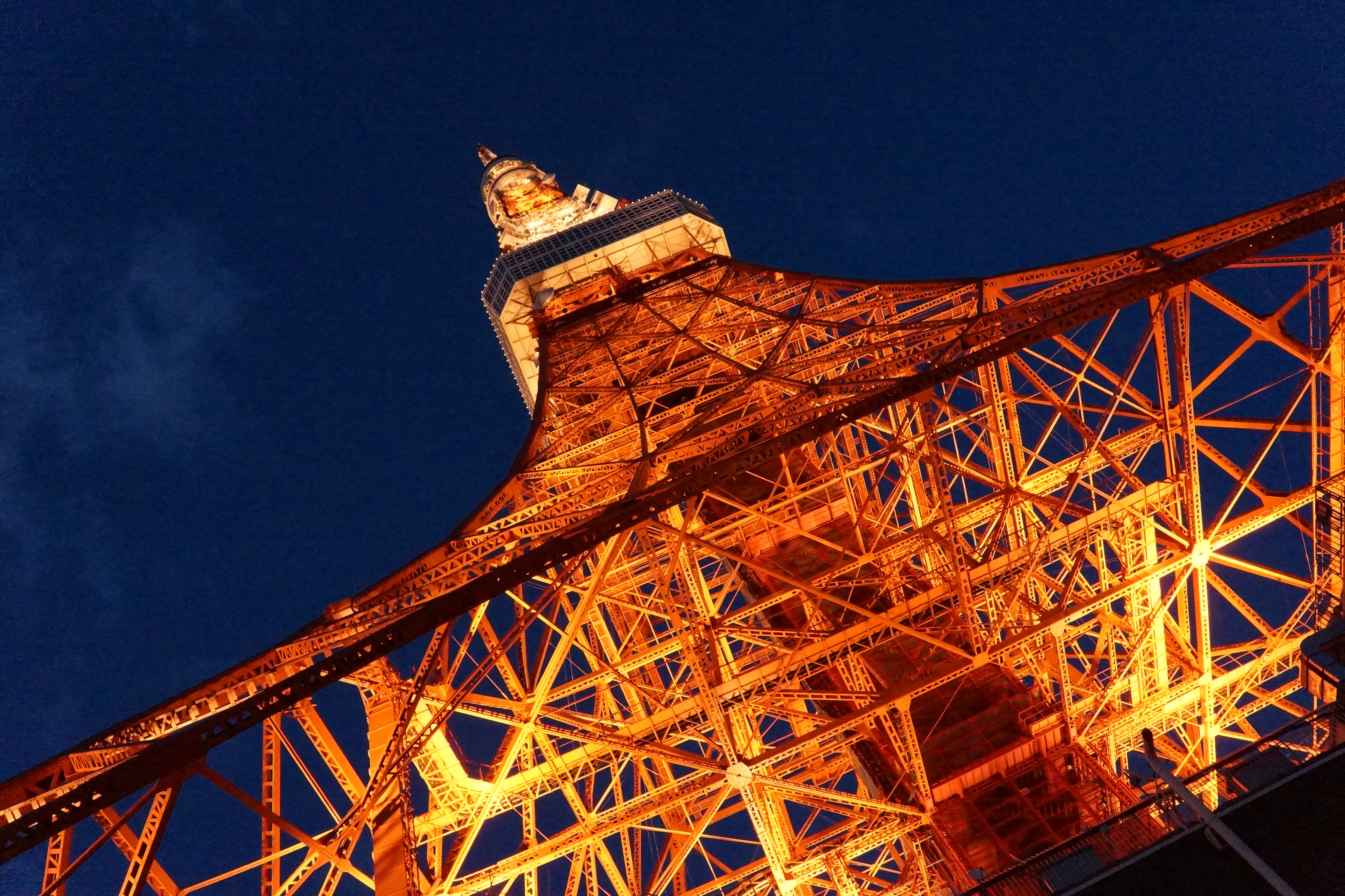 <b>NR:弱 / ISO6400 / NEX-7 / E 18-55mm F3.5-5.6 OSS / 10.4MB / 6,000×4,000 / 1/160秒 / F8 / +0.3EV / WB:オート / 18mm</b>