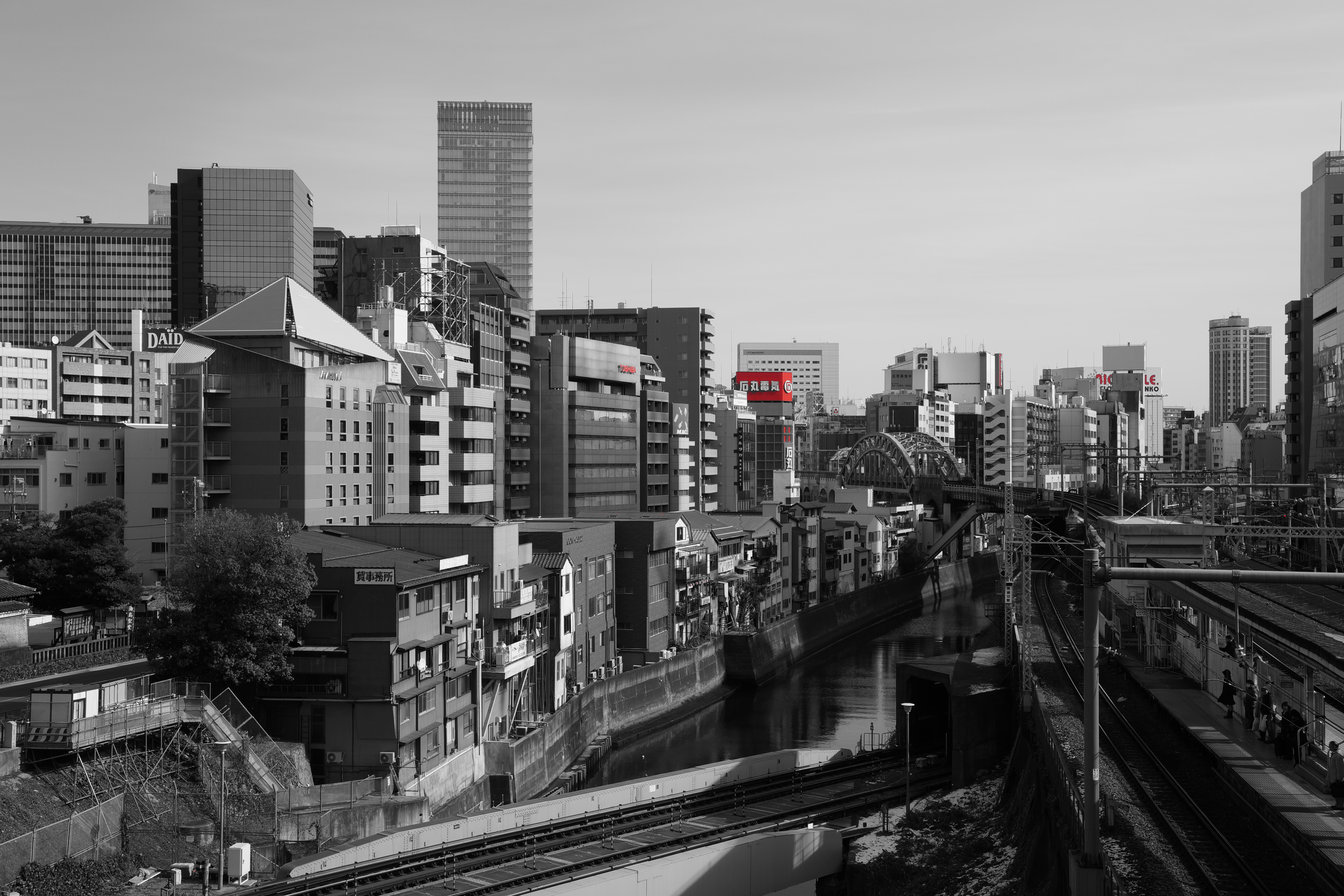 <b>ピクチャーエフェクト:パートカラー / NEX-7 / E 18-55mm F3.5-5.6 OSS / 6.4MB / 6,000×4,000 / 1/320秒 / F8 / 0.0EV / ISO100 / WB:オート / 27mm</b>