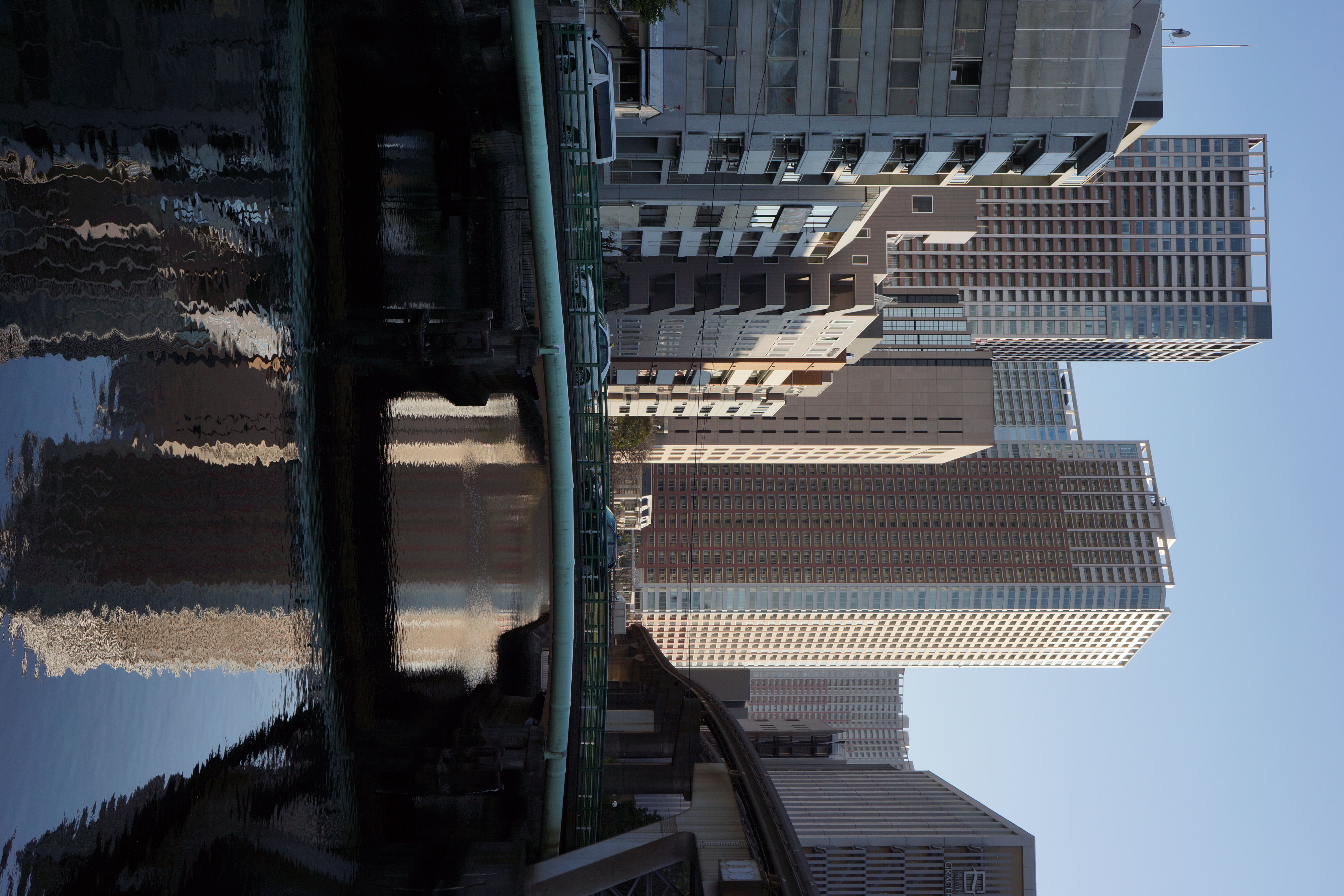 <b>NEX-7 / E 18-55mm F3.5-5.6 OSS / 8.2MB / 4,000×6,000 / 1/400秒 / F8 / -1.0EV / ISO100 / WB:オート / 27mm</b>