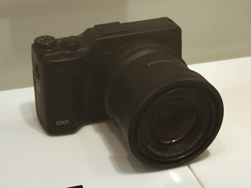 <b>リコーのGXRユニット「A16 24-85mm F3.5-5.5」</b>