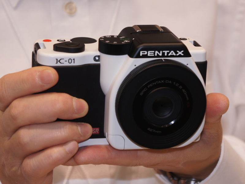 <b>ペンタックス「K-01」</b>