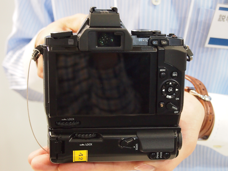 <b>パワーバッテリーホルダーを装着したところ</b>