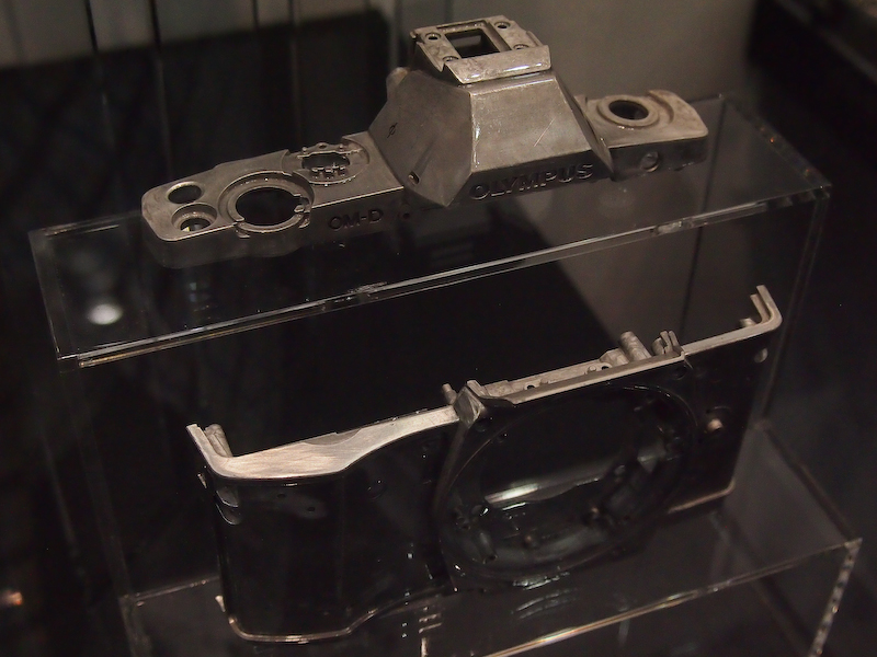 <b>塗装前のマグネシウムボディ</b>