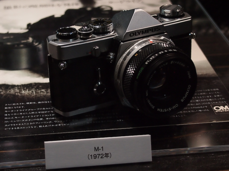 <b>M-1。ブースには歴代OMシリーズを展示している</b>