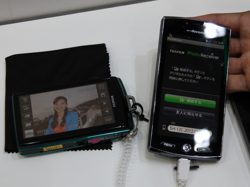 <b>実際にスマートフォンとの連携を試せる</b>