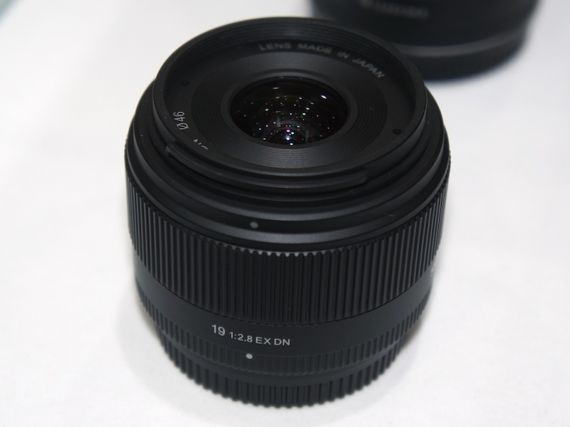 <b>SIGMA 19mm F2.8 EX DN</b>