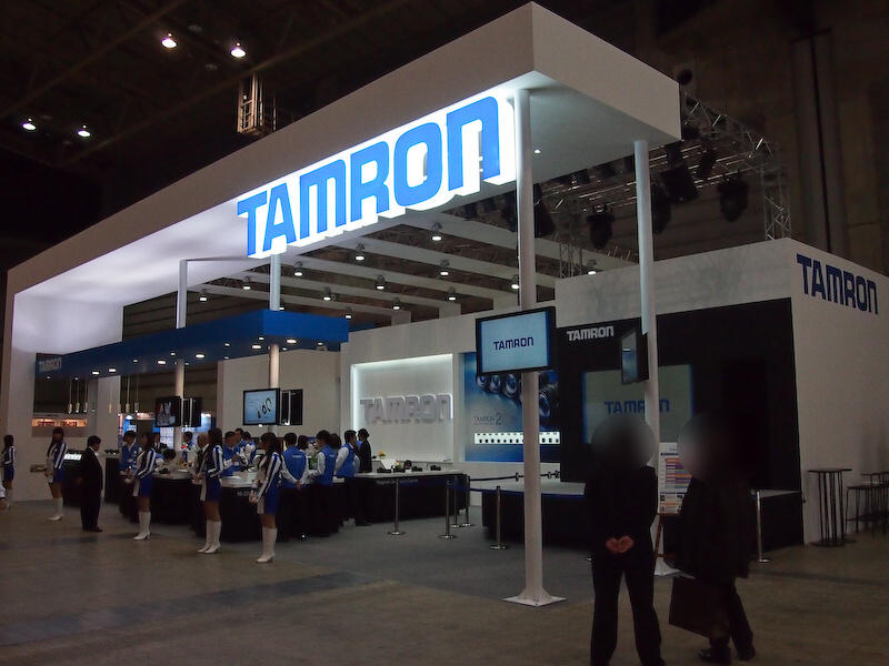 <b>SP 24-70mm F/2.8 Di VC USD（Model A007）。キヤノン用、ニコン用、ソニー用（VC非搭載）を用意する（ブースでは手に取ることはできない）</b>