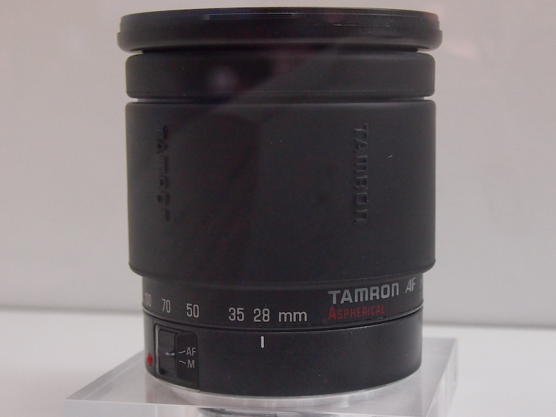 <b>初代モデルのAF 18-200mm F3.8-6.6 Aspherical。1992年発売</b>