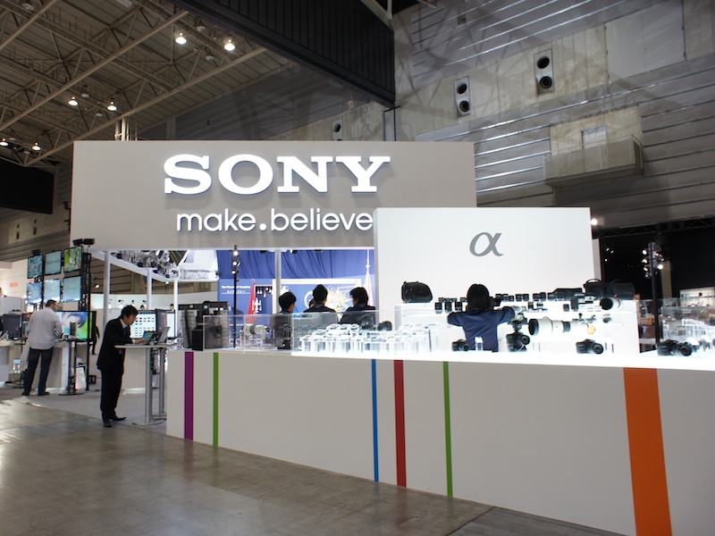 <b>ソニーブース（開場前の様子）</b>