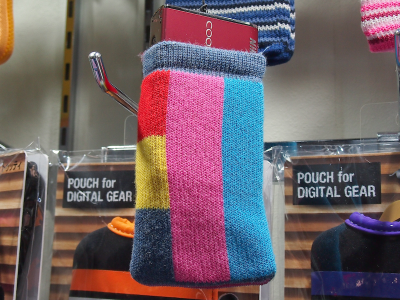 <b>カメラに“着せる”、“脱がせる”といったユニークなコンセプトになっている</b>