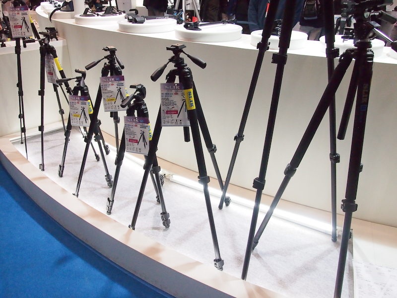 <b>発表済みの三脚新モデルも一同に展示していた</b>