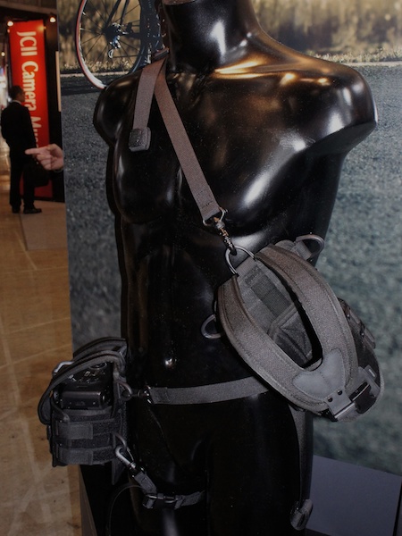 <b>チェストとウエストの両方での使用を想定</b>