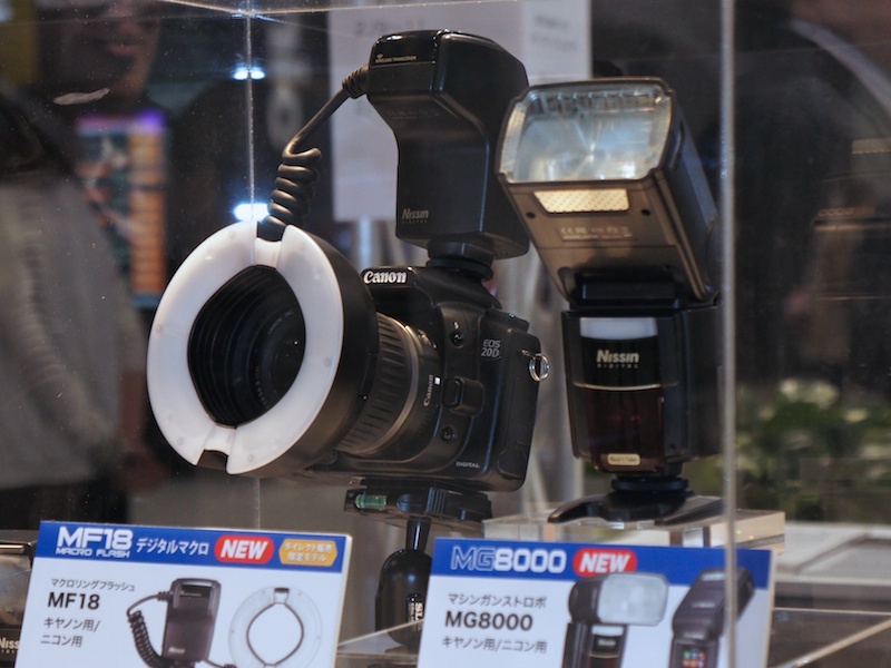 <b>左からMF18デジタルマクロ、MG8000</b>