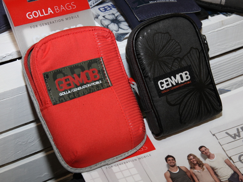 <b>既存モデルのデジバッグM（右、1,480円前後）とサイズ比較</b>