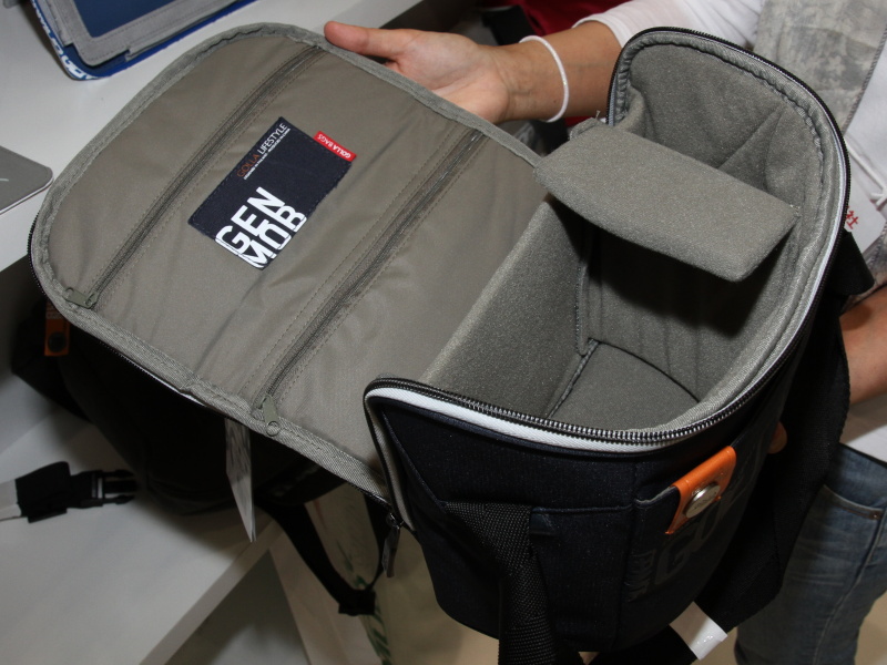 <b>小物の収納ポケットが豊富なモデルも用意</b>