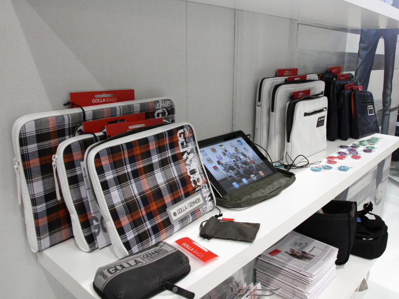 <b>iPadおよびMacBookの11/13/15インチ用ケースも用意</b>