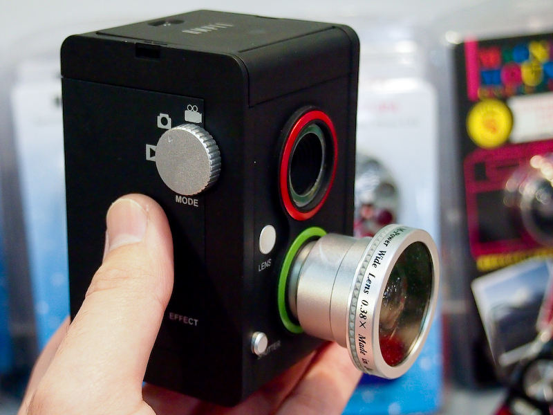 <b>同社が扱っているトイデジタルカメラ用コンバージョンレンズも装着できる</b>