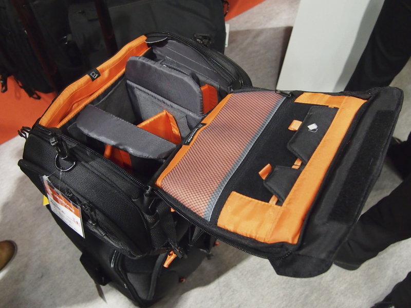 <b>Xcenior 30の内部</b>