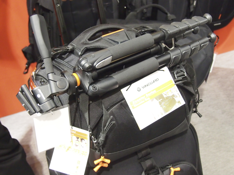 <b>いずれのXceniorシリーズも三脚取り付けが可能となっている</b>