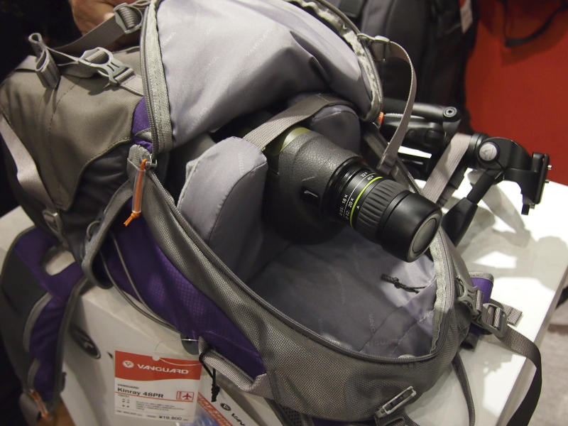 <b>スポッティングスコープや超望遠レンズの収納が可能</b>