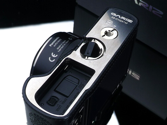 <b>底面に速写機構用のリングを備える</b>