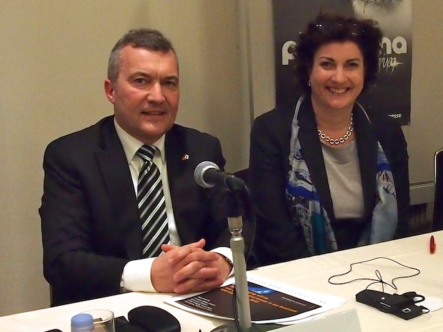 <b>ドイツ写真工業会 専務理事のクリスチャン・ミュラー リーカー氏（左）、ケルンメッセ副社長のカタリーナ・クリスティーネ・ハマ氏（右）らが出席した</b>