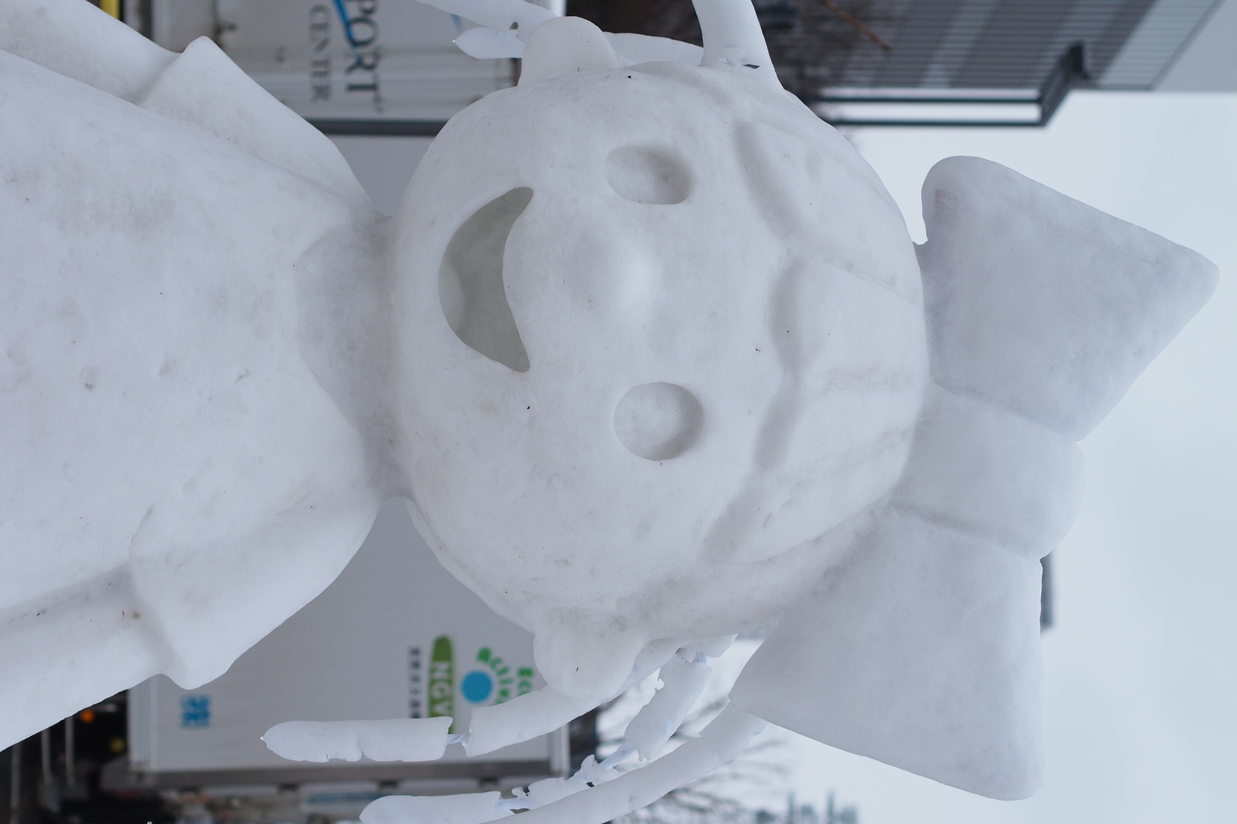 <b>雪像は大きいのだけじゃなくて、こういう小さいのもある。E-P3 / M. ZUIKO DIGITAL 45mm F1.8 / 4,032×2,688 / F2.8 / 1/1600秒 / 1.0EV / WB:晴天 / 45mm</b>