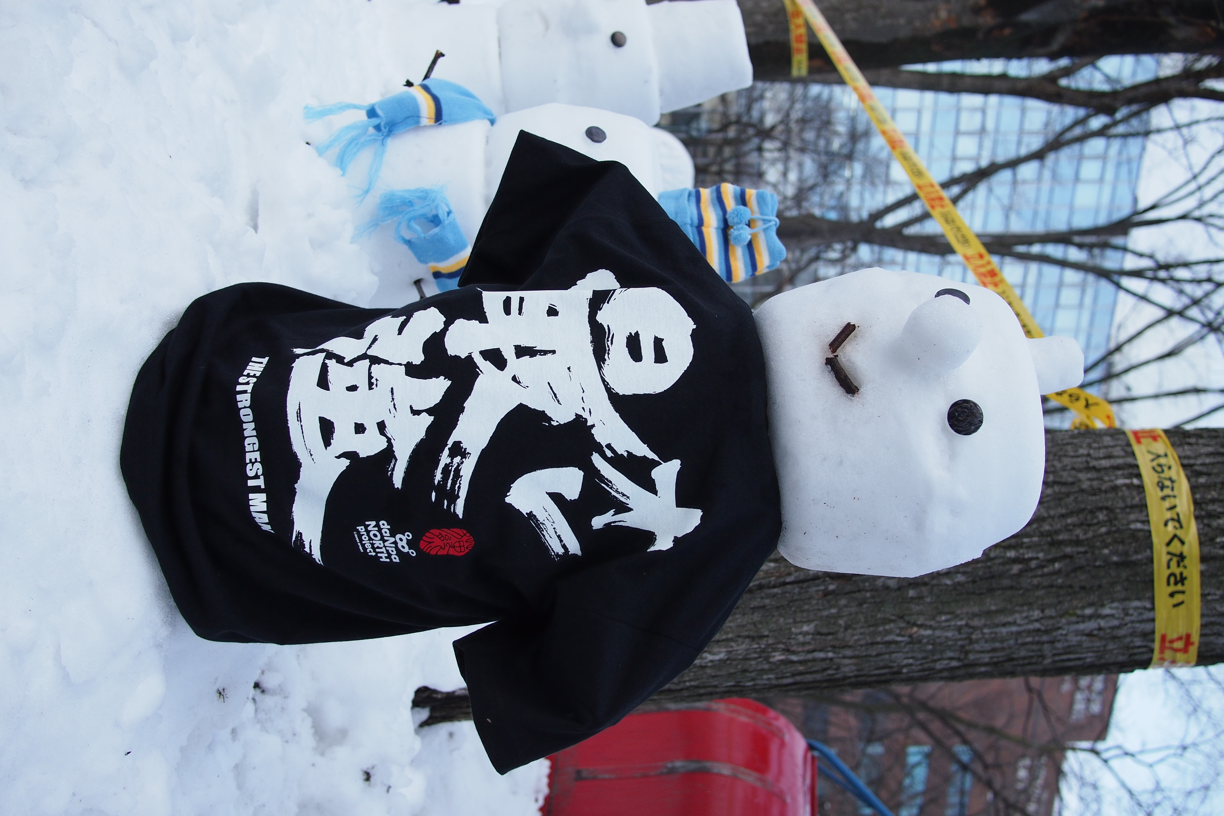 <b>海外からの観光客が「Oh... Strongest」とか言いながら写真撮ってた。液晶モニターが1.5型ぐらいだったのに目が点になった。E-P3 / LUMIX G 20mm F1.7 / 4,032×2,688 / F3.2 / 1/500秒 / 0.3EV / WB:晴天 / 20mm</b>