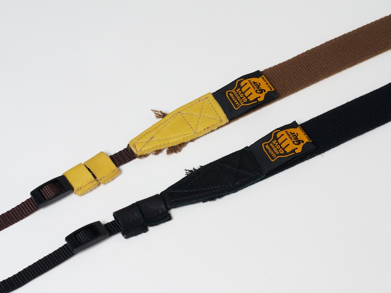 <b>首当ての表と裏。左からGST-1イエロー、GST-2ブラック</b>