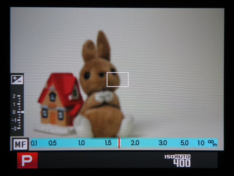 <b>EVF時。MFで撮影距離を下部に表示</b>