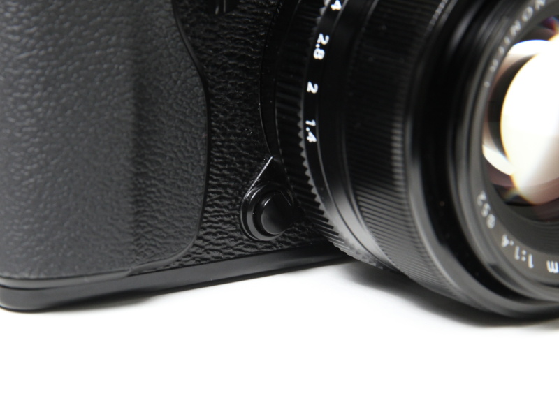 <b>レンズ取り外しボタン</b>