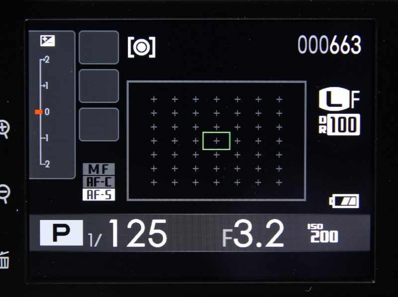 <b>ファインダー使用時向けの表示</b>