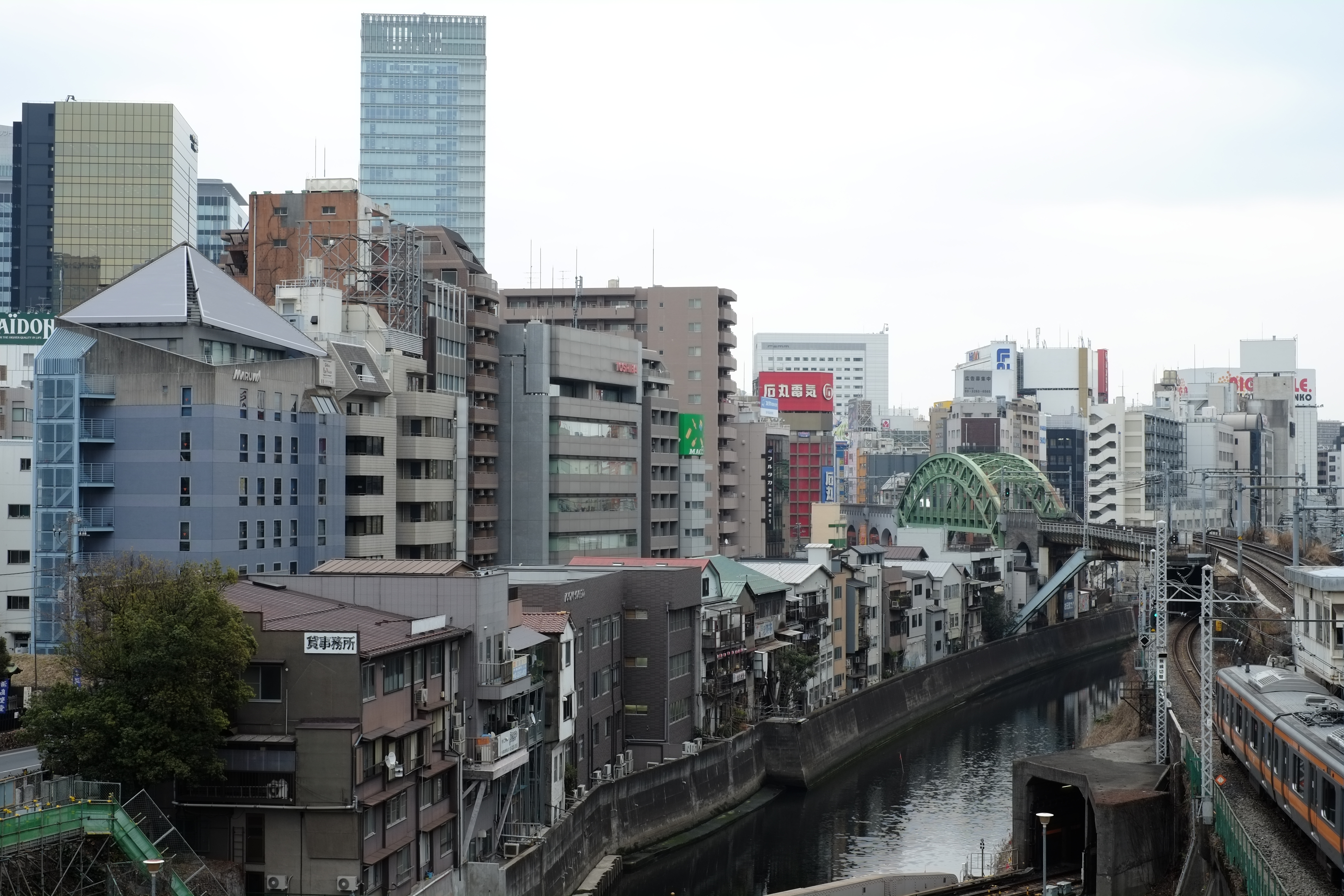 <b>フィルムシミュレーション:PRO Neg.Hi / FUJIFILM X-Pro1 / 4.9MB / 4,896×3,264 / 1/50秒 / F8 / +0.7EV / ISO200 / WB:オート / 35mm</b>