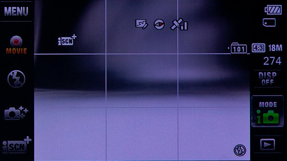 <b>背面はボタン一つないシンプルなデザイン</b>