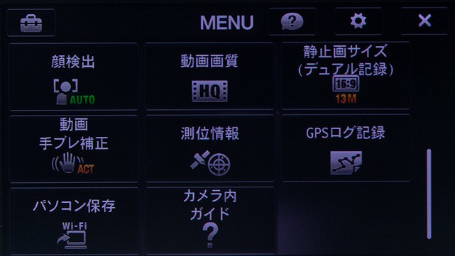 <b>静止画撮影モードでも、動画ボタンを押すことですぐに録画が行なえる。動画撮影時の設定を変更したい場合は、撮影モードを動画に切り替える。60pのフルHD動画撮影機能も搭載する</b>