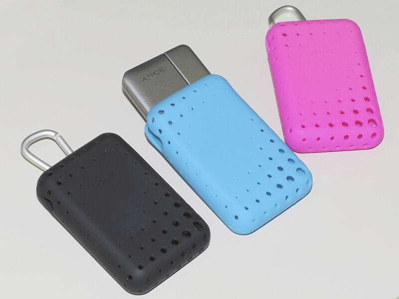 <b>キャリングケース「LCS-THU」（3,255円）を4月20日に発売する。</b>