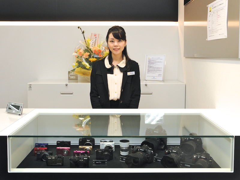 <b>製品展示。修理受付はこのカウンターで行なう</b>