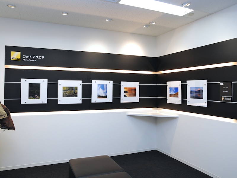 <b>ニコンプラザ新宿と同様、アマチュアが無料で利用できるフォトスクエアが設けられている</b>