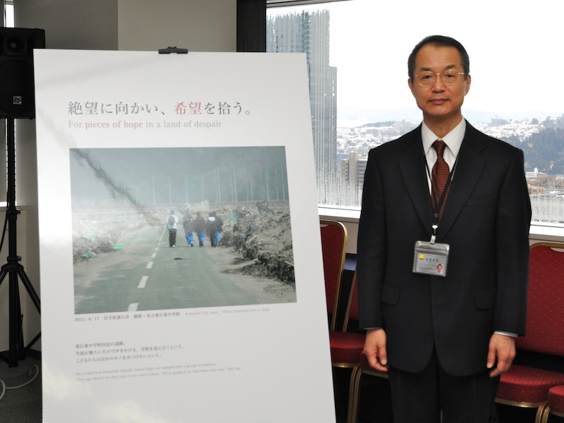 <b>ニコンプラザ仙台の佐藤哲郎所長。先週までニコンプラザ新宿に務めていたという。開所にあわせて故郷仙台に戻ることになったそうだ。スタッフ5名は全員が仙台出身</b>