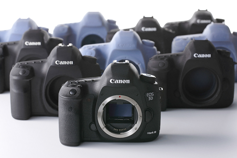 <b>製品版（手前）とデザイン検討用モックアップ（2列目以降）</b>