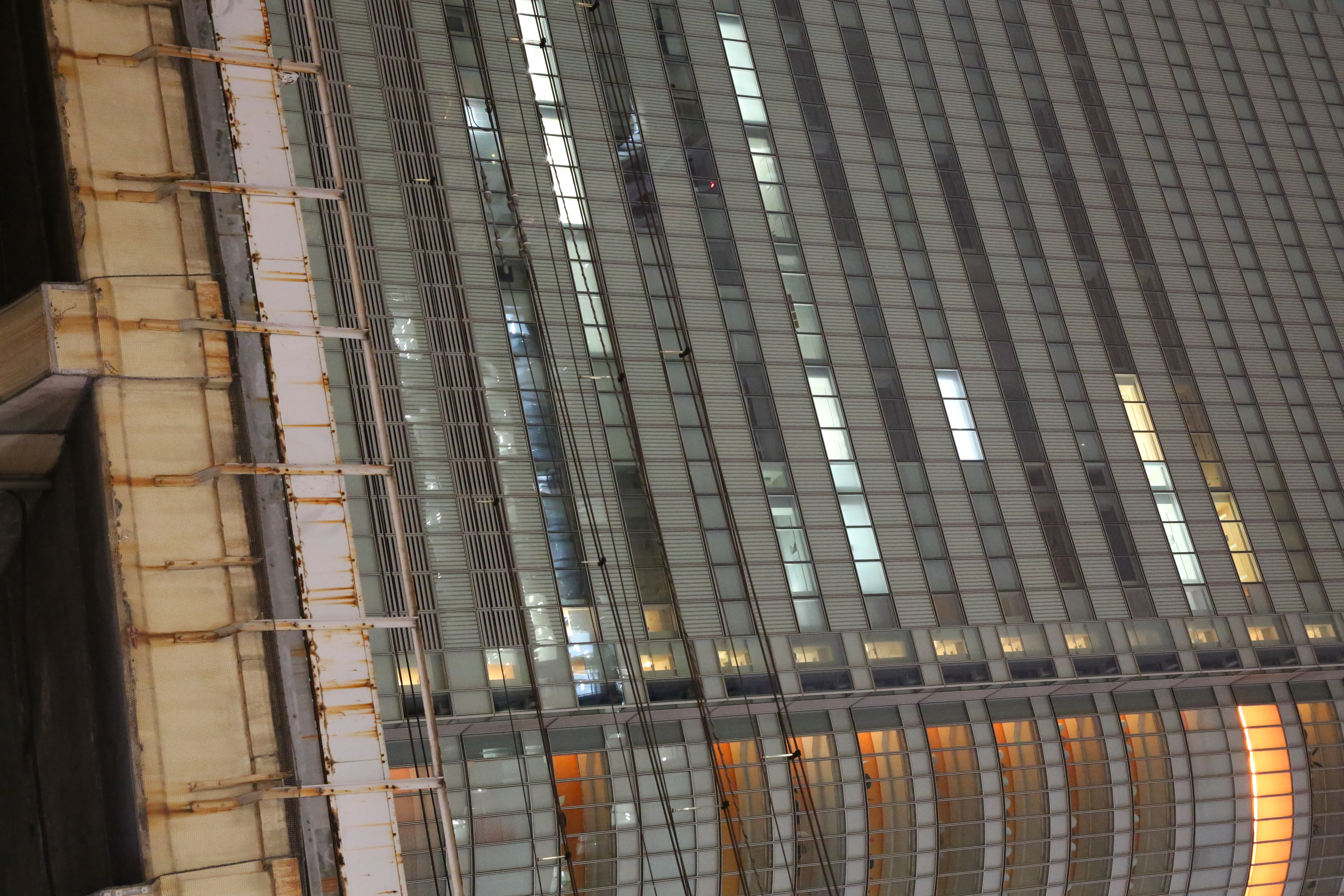 <b>EOS 5D Mark III / EF 24-105mm F4 L IS USM / 3,840×5,760 / 1/5秒 / F8 / -0.3EV / ISO12800 / WB：オート / 55mm</b>