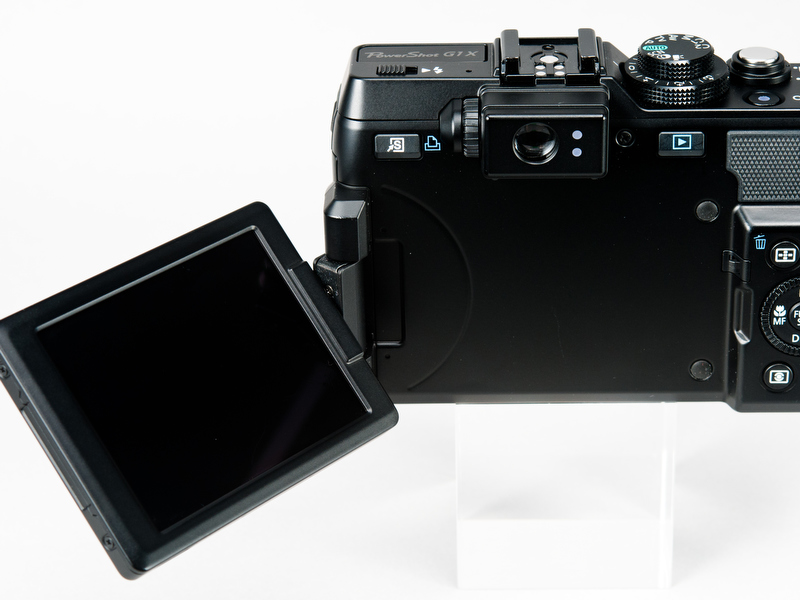 <b>バリアングル式の3型液晶モニターを搭載。ドット数は約92万</b>