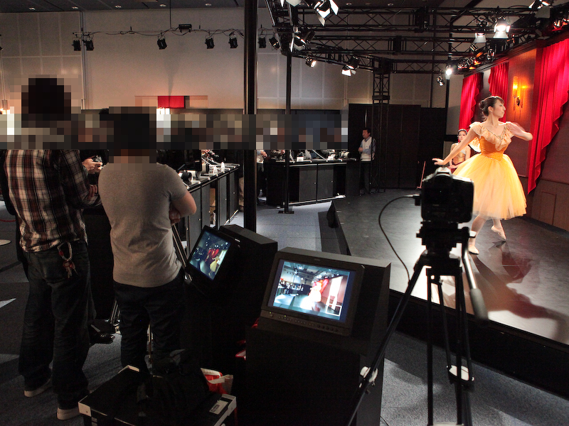 <b>撮影体験コーナーは踊るバレリーナを被写体に撮影できる</b>