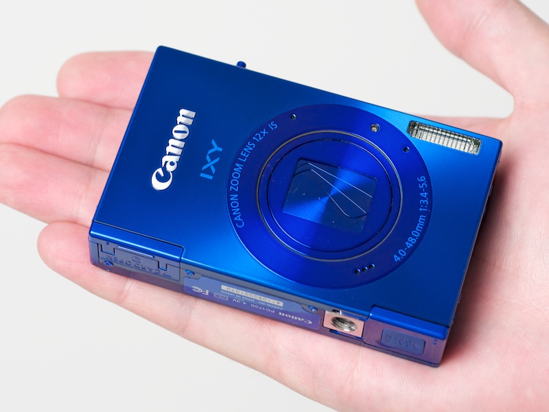 <b>端正なフォルムに美しい表面処理。コンパクトデジカメに新しい方向性を感じる</b>