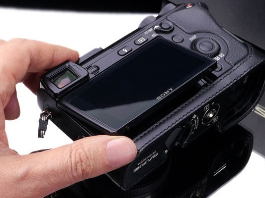 <b>チルト式モニターを動かせる</b>