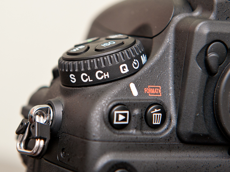 <b>レリーズモードダイヤルの表示も見やすくなった</b>